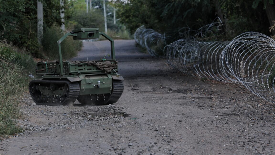 Image from linked report: Robots make combat airdrops, clear mines as Ukraine defeats Russian pincer