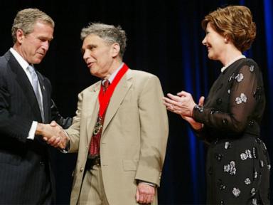 Source-feed image associated with Psychiatrist Robert Coles, Pulitzer Prize-winning author who championed needs of children, dies