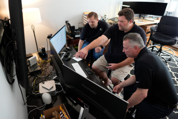 Source-feed image associated with Dedicated Volunteers in Nashville Relay Calm, Straight-Talk Info During Dtorms