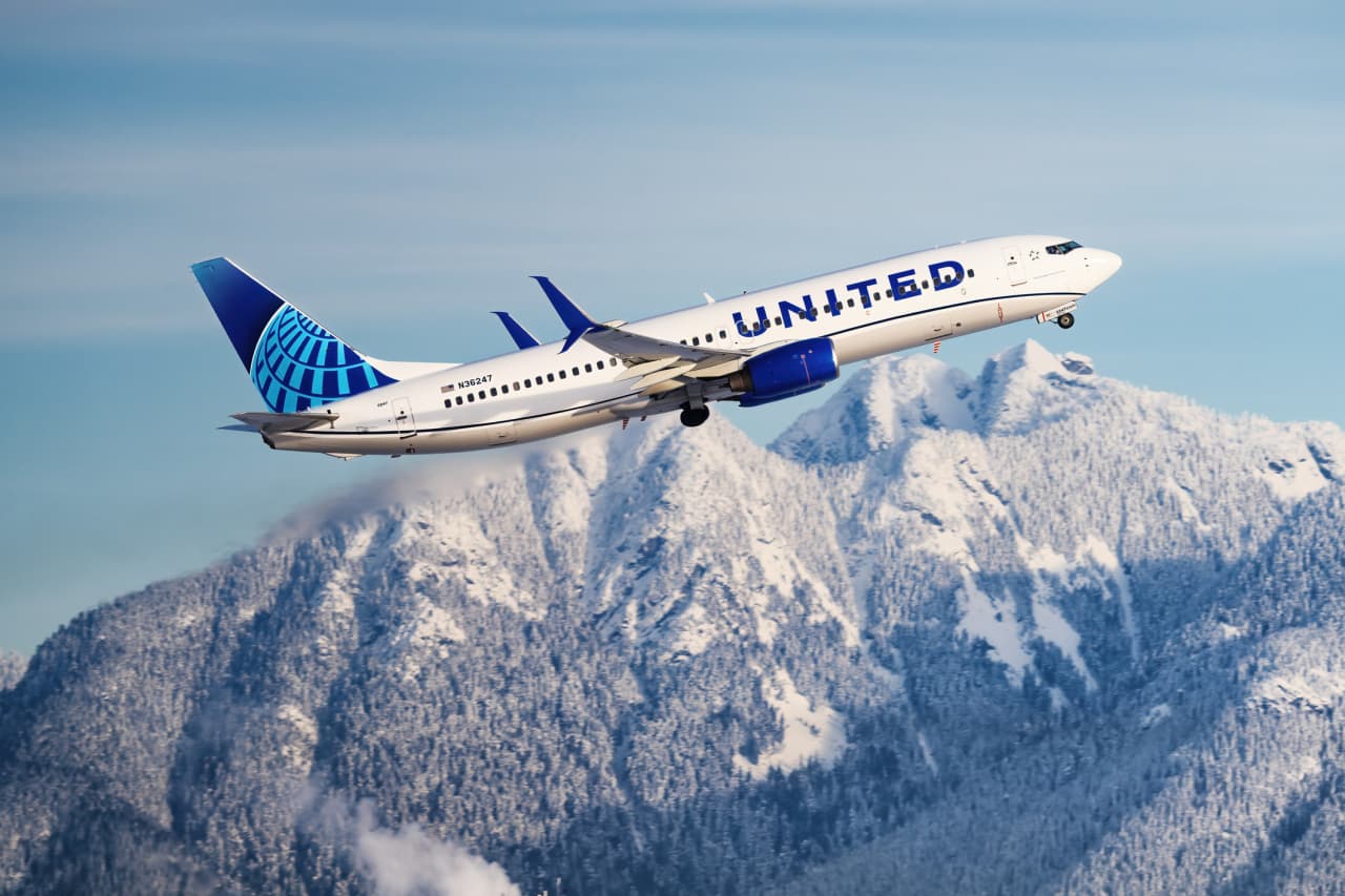 Source-feed image associated with United Airlines gets hit by a $6 billion added-fuel-cost headwind