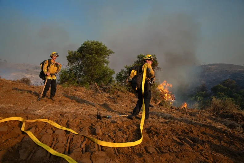 Source-feed image associated with What is the 10 am rule? Controversial firefighting strategy could be back