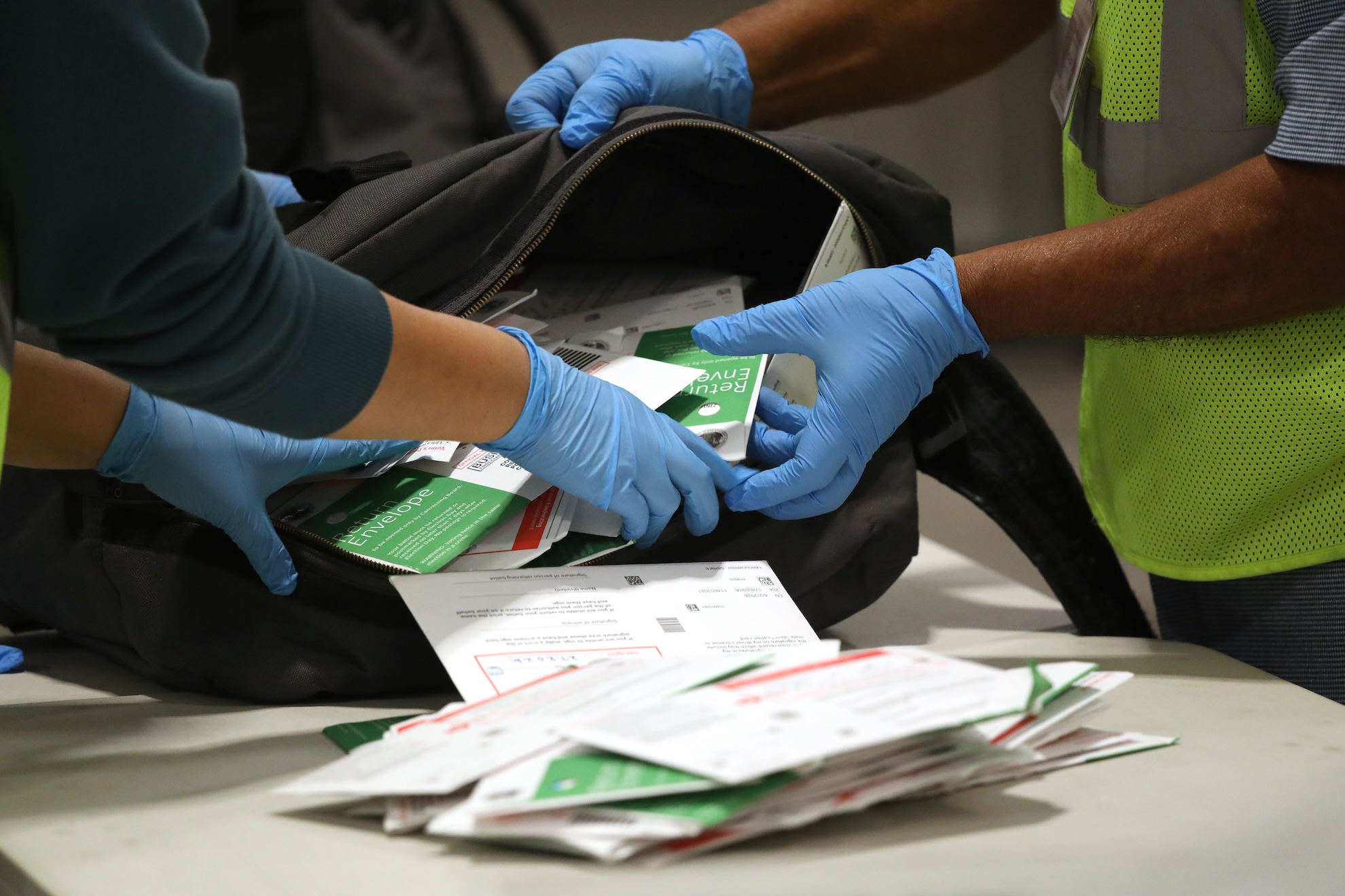 Source-feed image associated with California Democrats, Anxious About ‘Wasted’ Votes, Are Clinging to Their Ballots