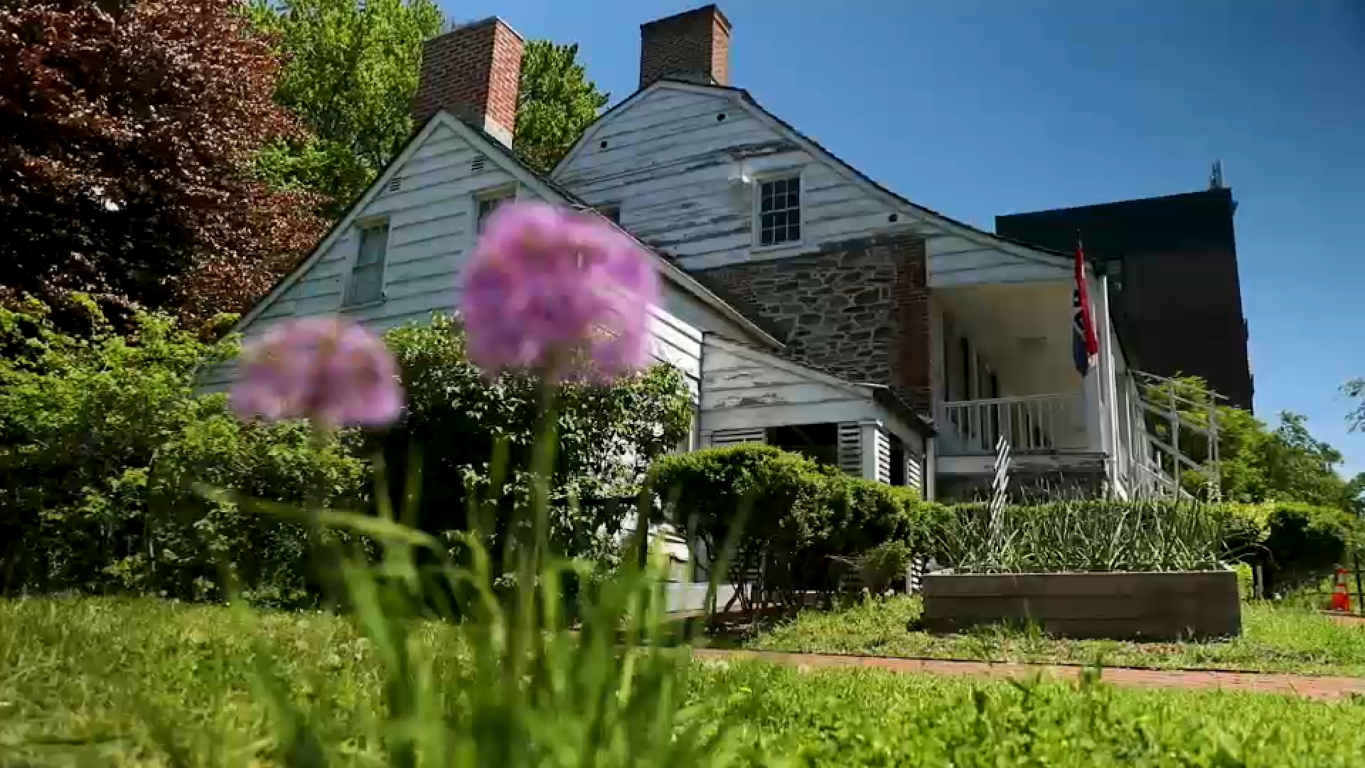 Source-feed image associated with Manhattan's last farmhouse survived war, occupation and 250 years of change