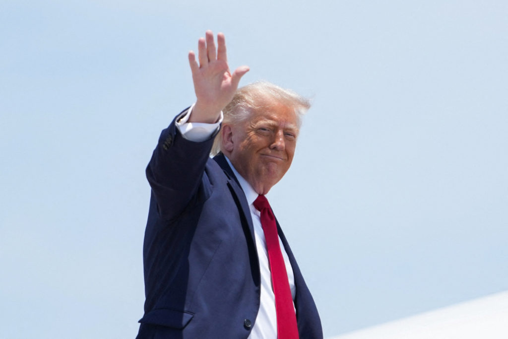 Source-feed image associated with WATCH: Trump holds roundtable with farmers in Wisconsin