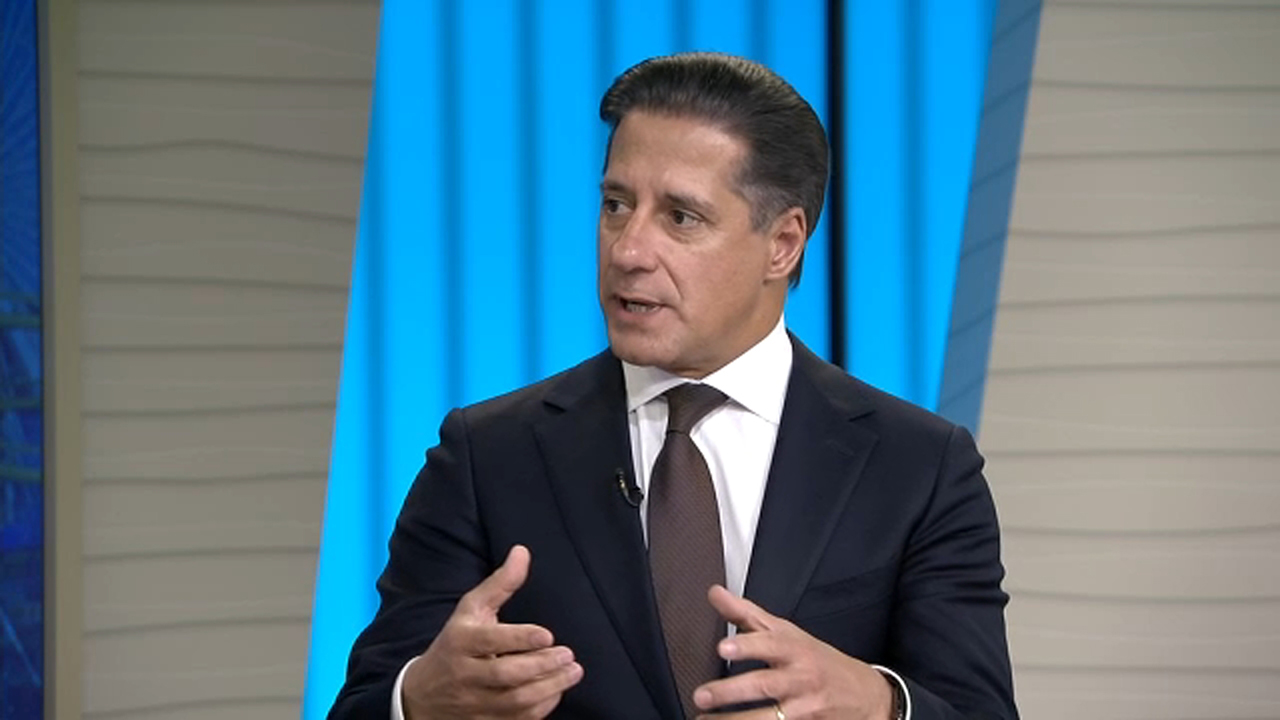 Source-feed image associated with Los Angeles Unified School District Superintendent Alberto Carvalho resigns amid FBI investigation