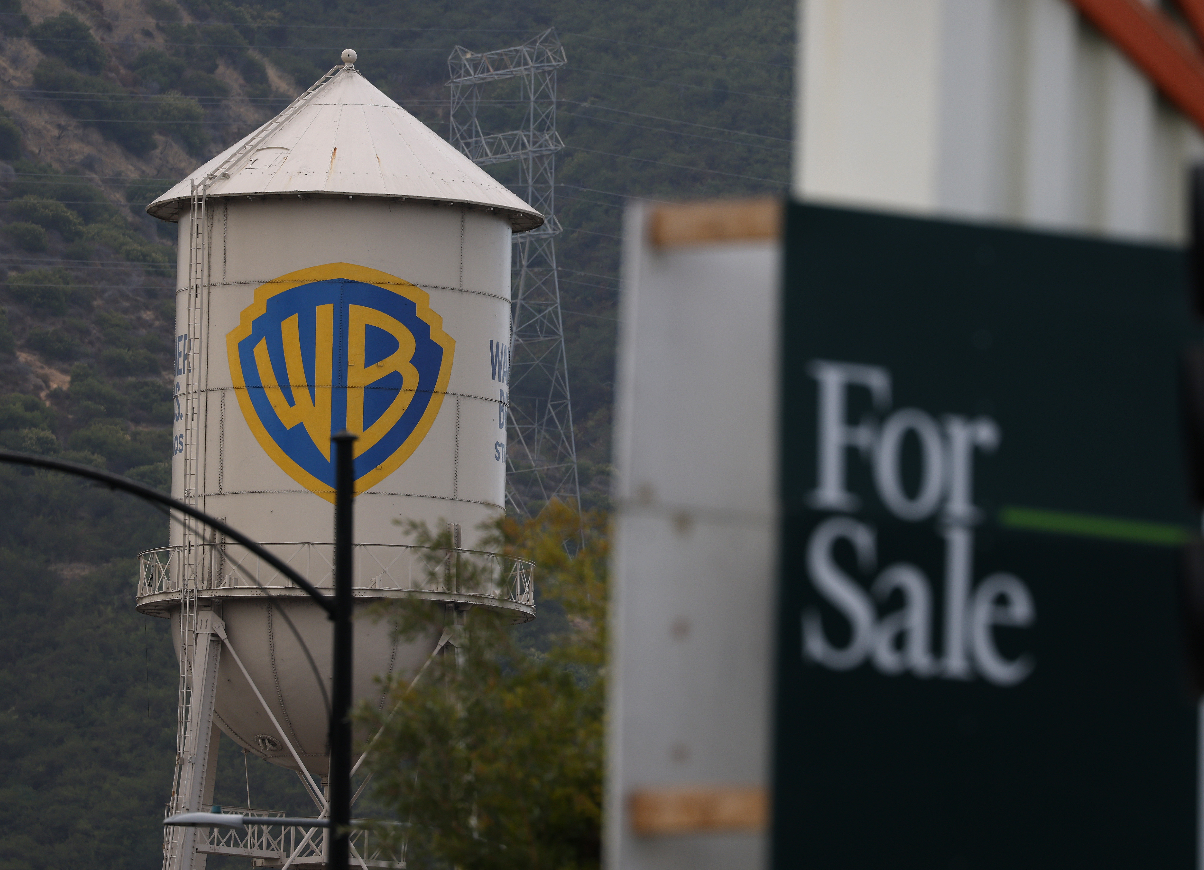 Source-feed image associated with U.K. Approves Paramount-Warner Bros. Merger