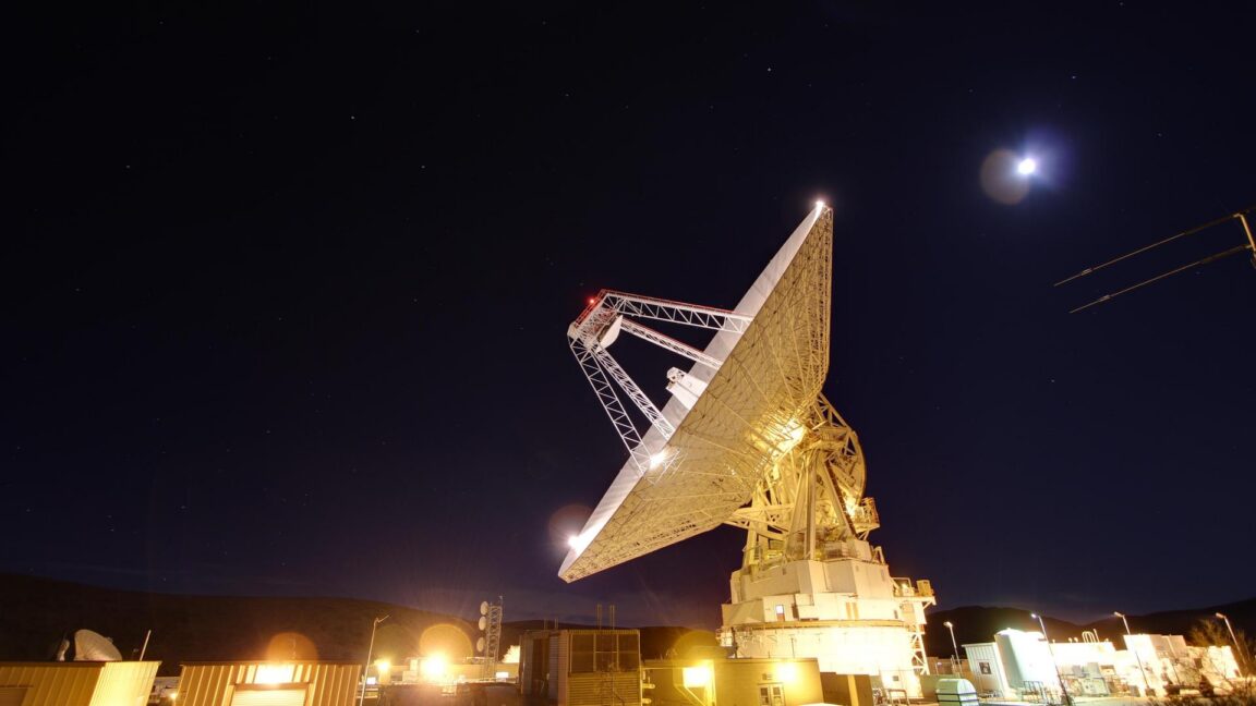 Source-feed image associated with After nearly breaking, NASA's Deep Space Network "worked well" on Artemis II