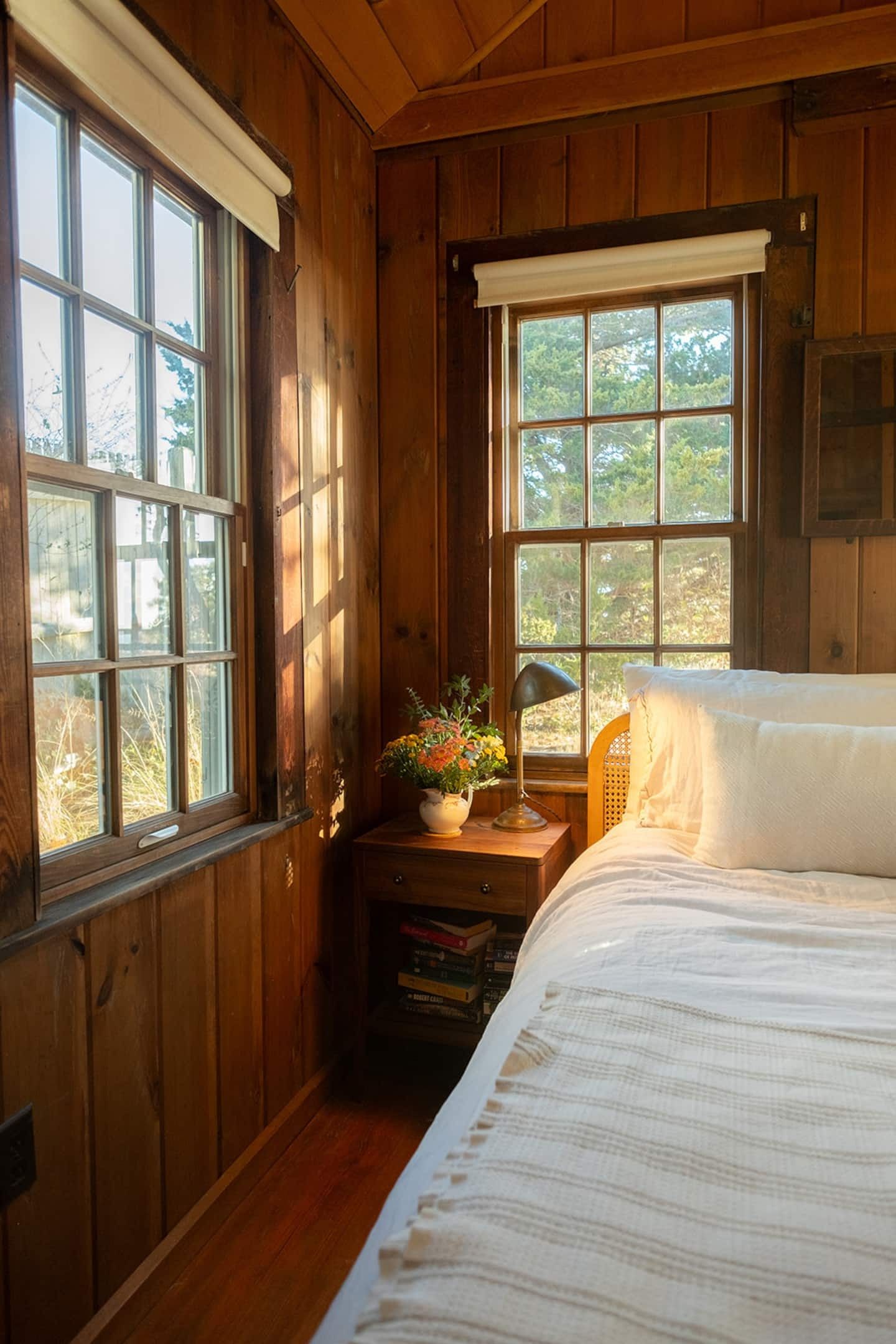Source-feed image associated with The 17 Best Airbnbs in New England Include Cozy Cabins & Coastal Retreats