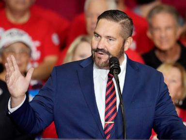 Source-feed image associated with Top officials in Arizona's Maricopa County agree on how to oversee elections, ending a legal battle