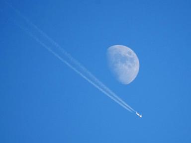 Source-feed image associated with The UK and Google test changes to flight paths to tackle aviation's climate impact