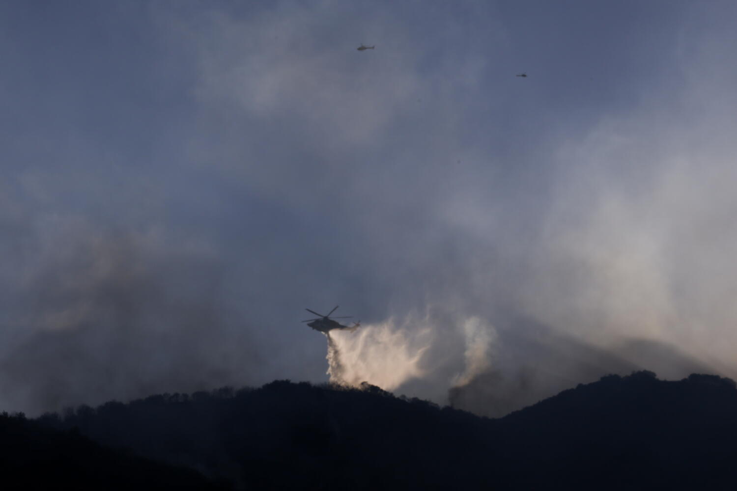 Source-feed image associated with Evacuations lifted as crews gain upper hand on fire that threatened homes, Getty Center