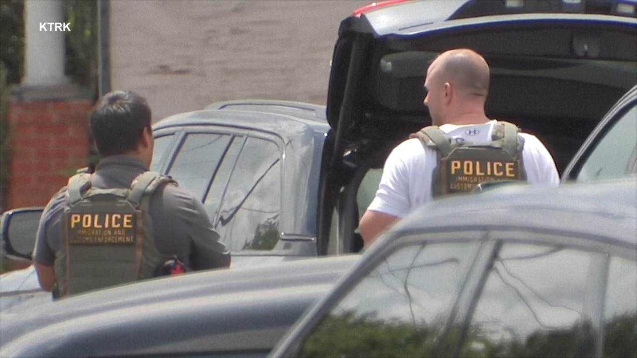 Source-feed image associated with Man fleeing immigration officers in Florida is struck and killed by tractor trailer, police say
