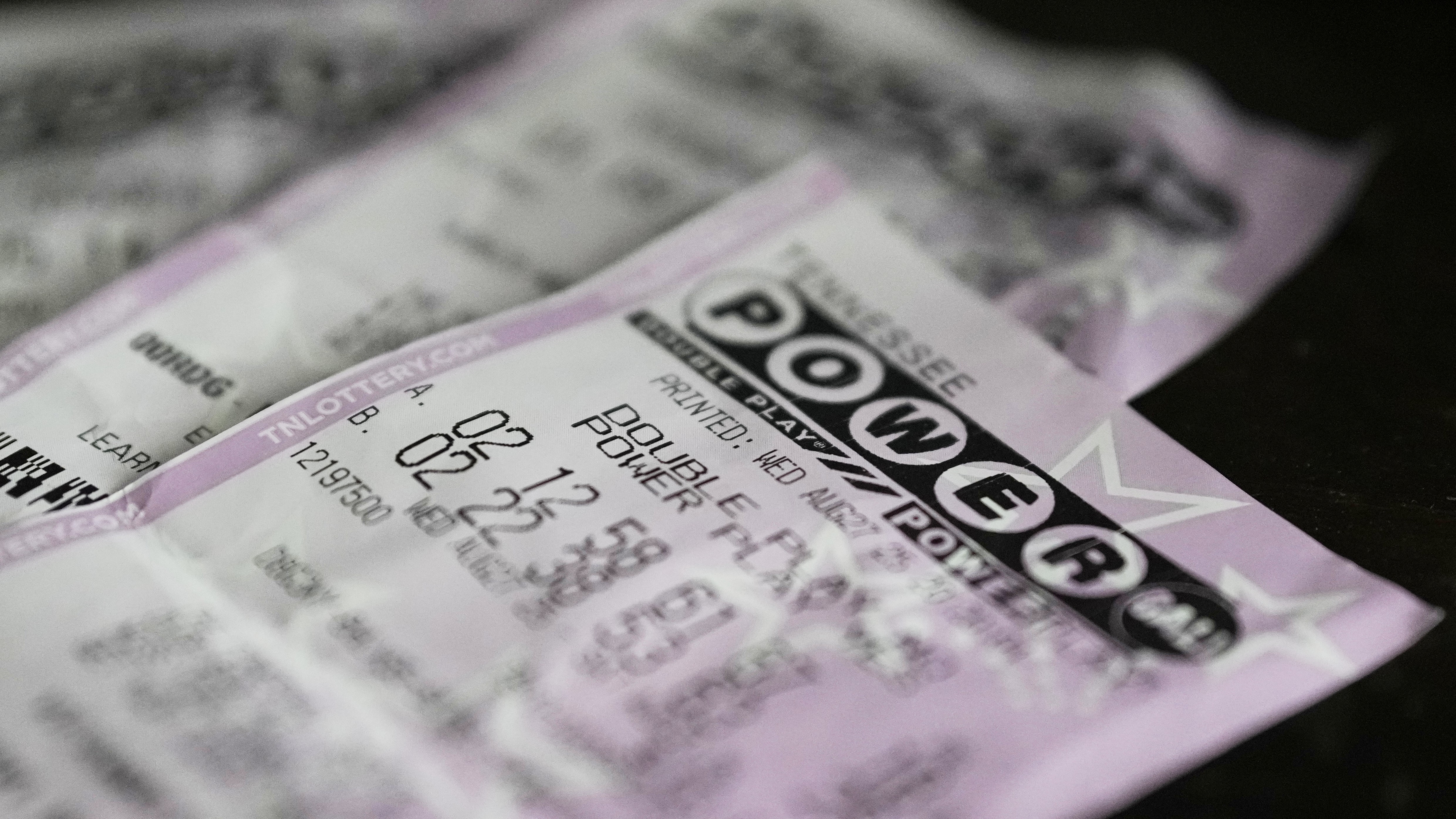 Source-feed image associated with Powerball jackpot rises to $975M after Monday night's drawing ends without a big winner