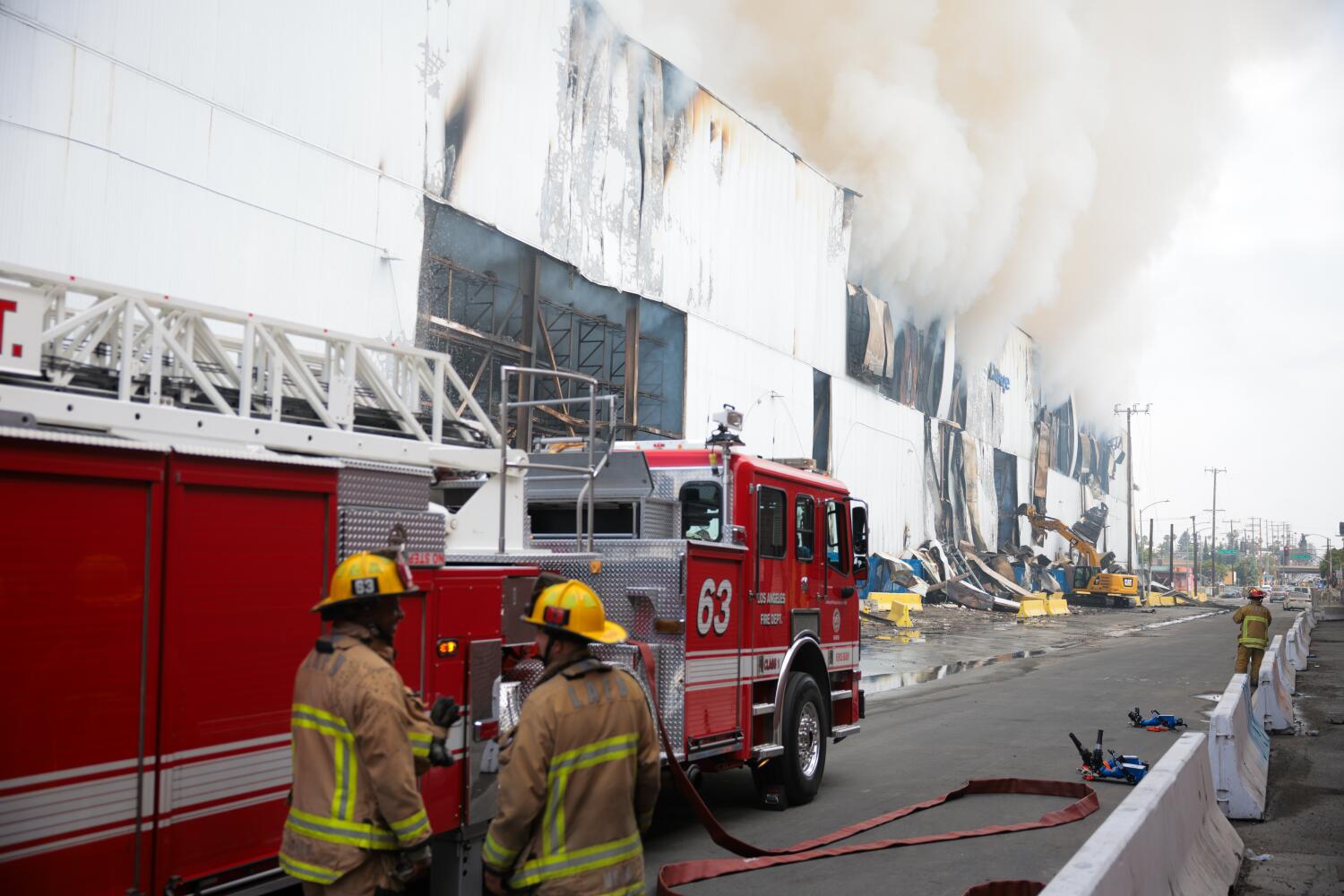 Source-feed image associated with Boyle Heights fire expected to keep burning for days amid air quality warnings, schools relocating activities