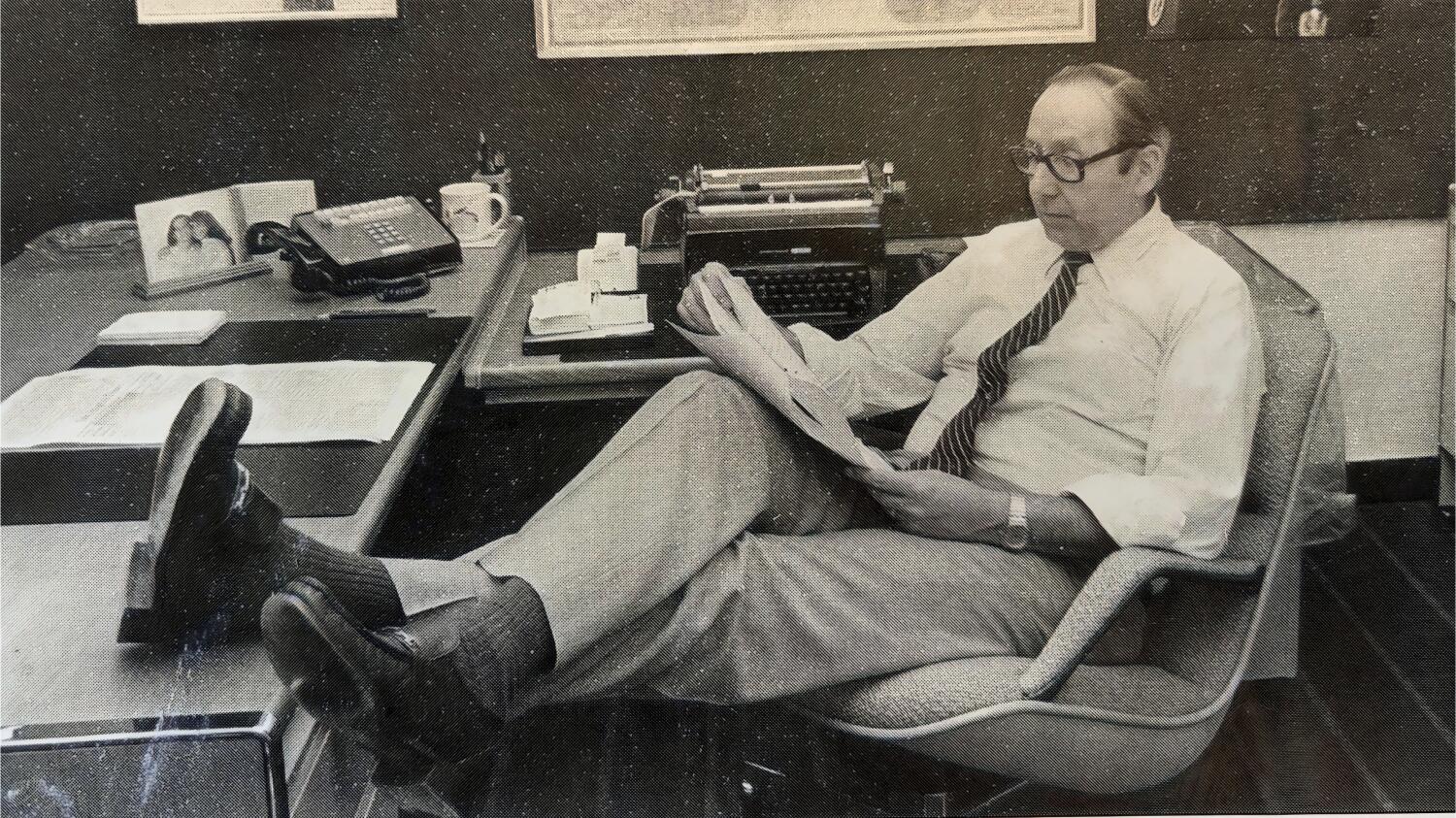 Source-feed image associated with George J. Cotliar, managing editor of the Los Angeles Times for 19 years, dies at 94