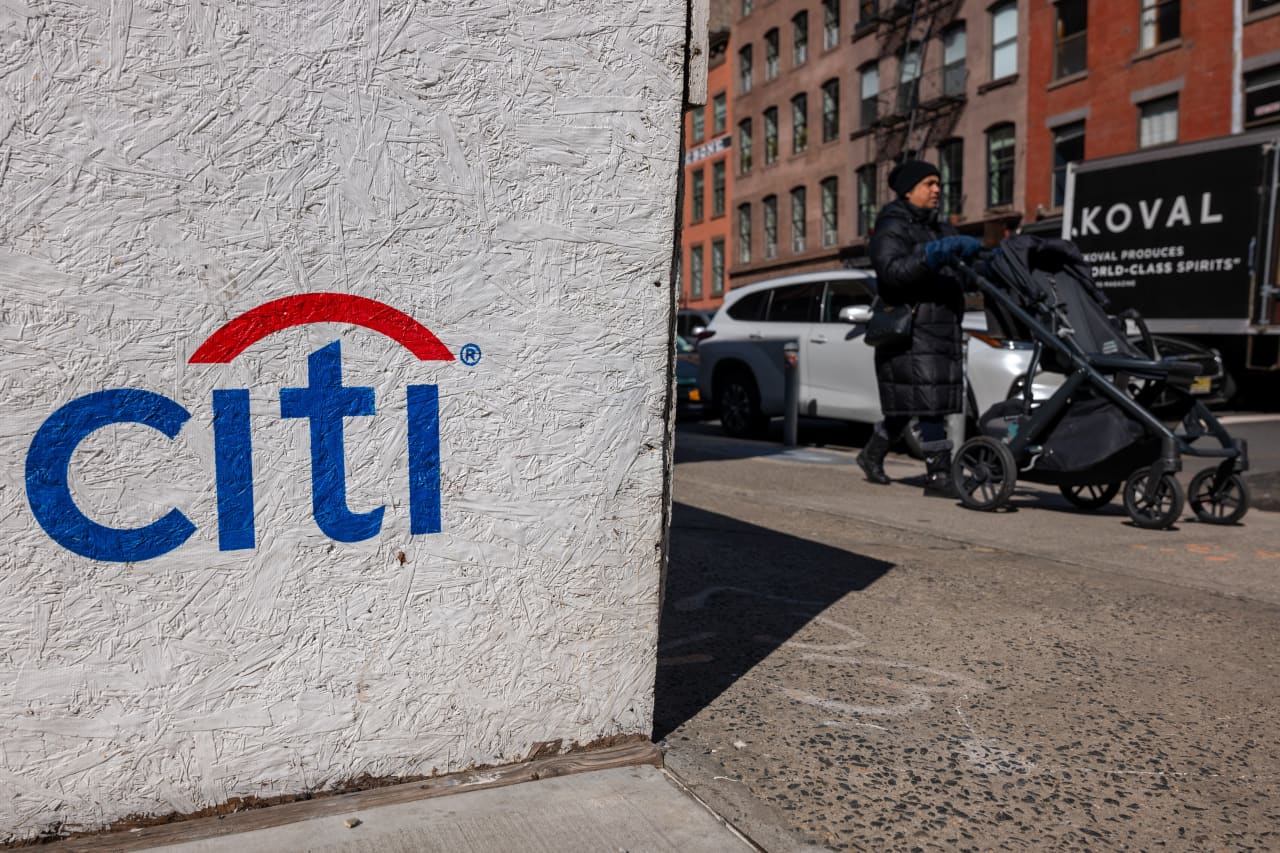 Source-feed image associated with A ‘Magnificent Seven’ slump sent momentum stocks to their fourth-worst performance in 22 years. Here’s what happened 70% of the time.