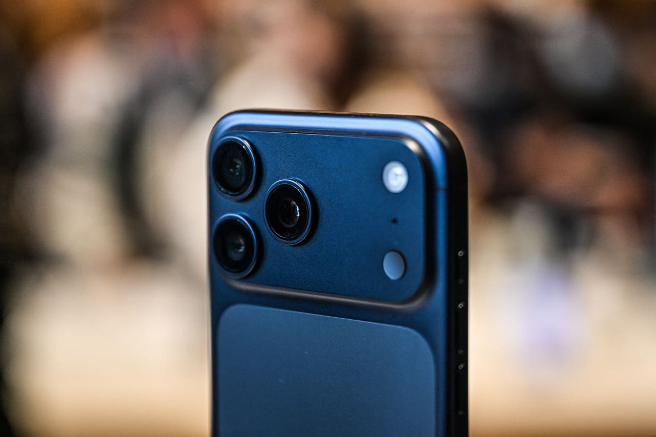 Source-feed image associated with It’s ‘unavoidable’: Apple says it will be forced to raise prices due to the AI boom