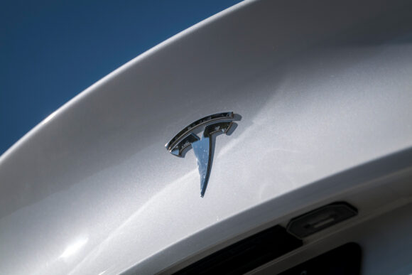 Source-feed image associated with Tesla Settles Lawsuit Over Deadly Crash Involving Full Self-Driving