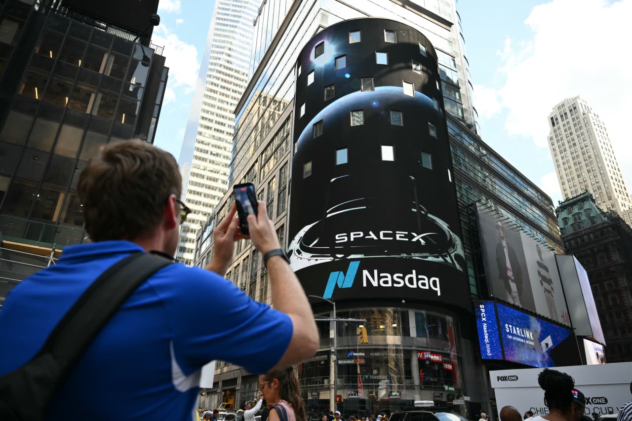 Source-feed image associated with SpaceX pulls off one of the biggest AI debt deals yet