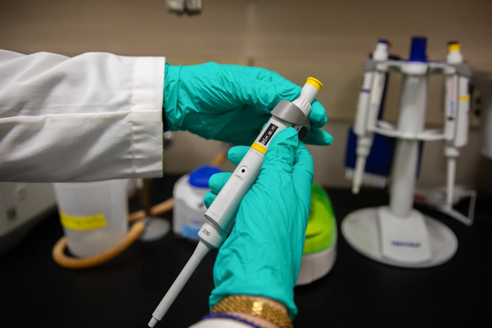 Source-feed image associated with White House Used Keyword Screening to Kill Billions in California Research Grants