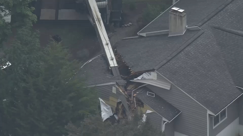 Source-feed image associated with Crane collapse damages at least 2 homes in New Jersey