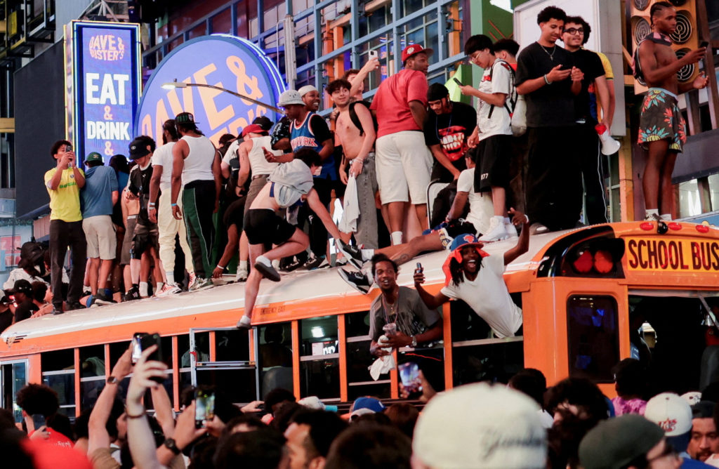 Source-feed image associated with Knicks win first championship in 53 years, igniting celebrations and chaos in New York City