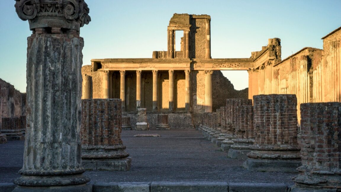 Source-feed image associated with Let Tom Hiddleston be your guide to Pompeii's final day
