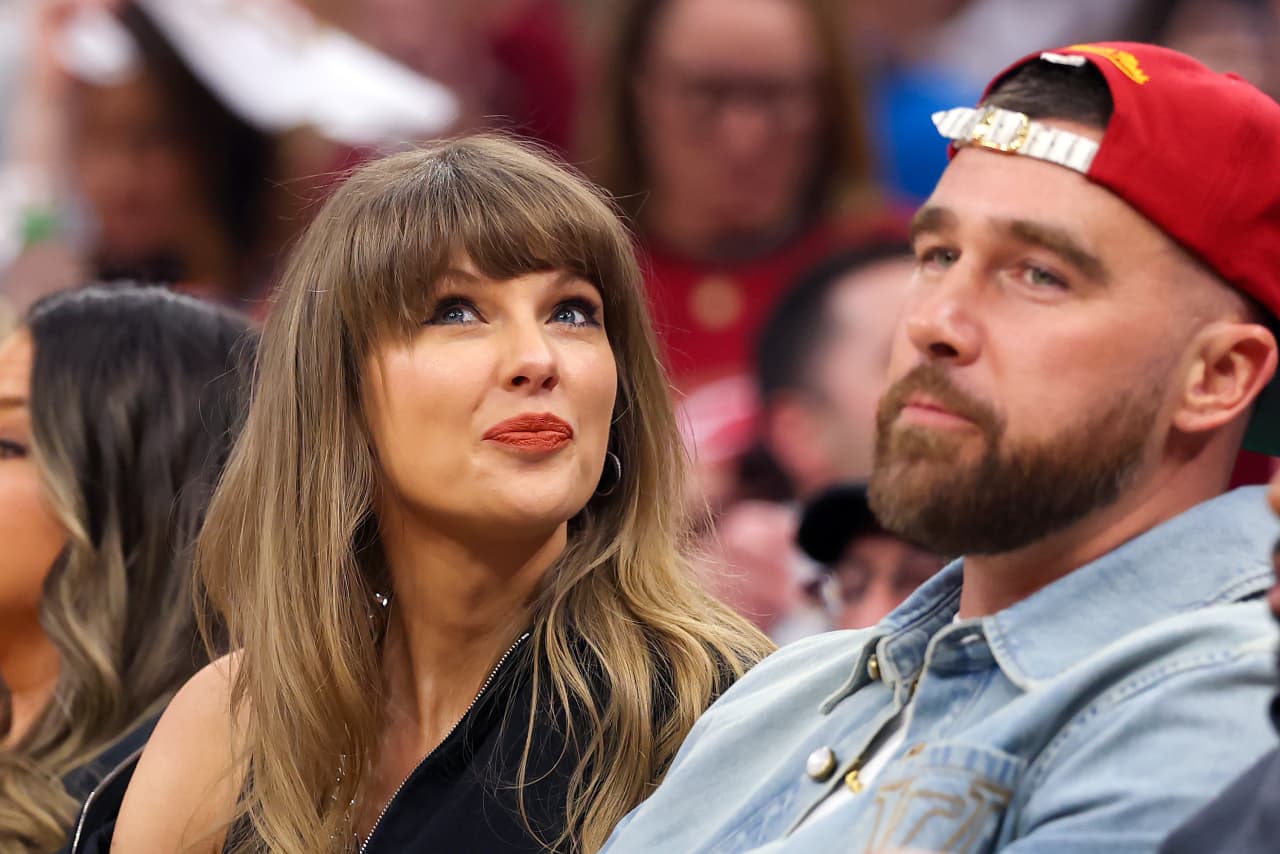 Source-feed image associated with Travis Kelce bought a $5.35 million estate on Lake Erie months before marrying Taylor Swift