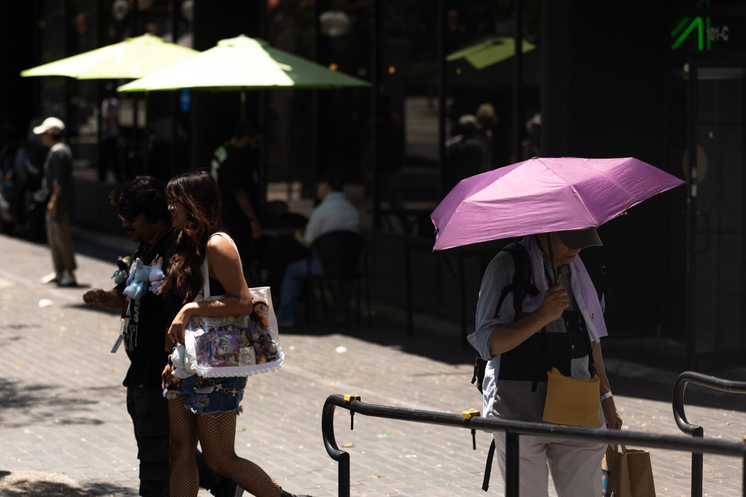 Source-feed image associated with SoCal heat wave: Triple-digit temperatures, fire weather and coastal flooding in store