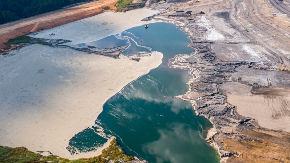 Source-feed image associated with Environmentalists turn out in force to oppose Trump coal ash rollbacks