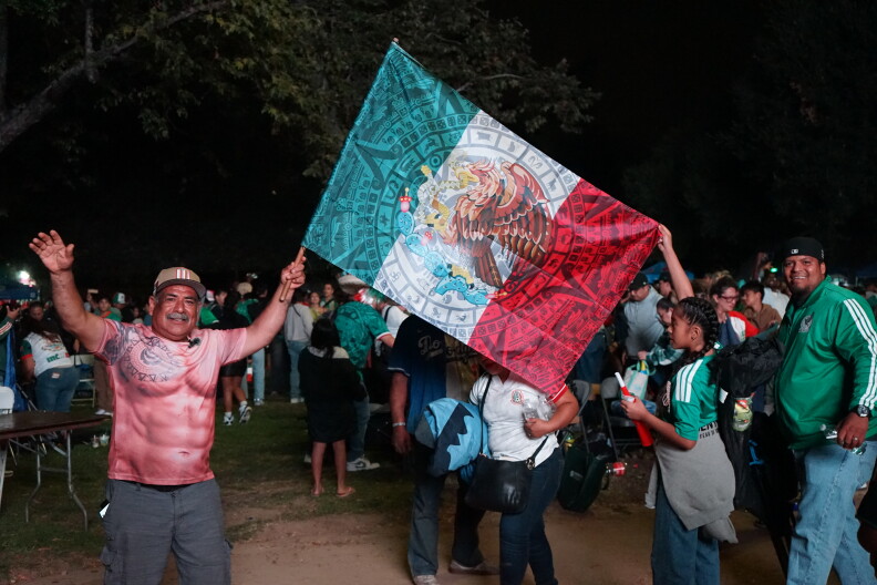Source-feed image associated with ¿Y si sí? What this hopeful World Cup chant meant to Mexico fans