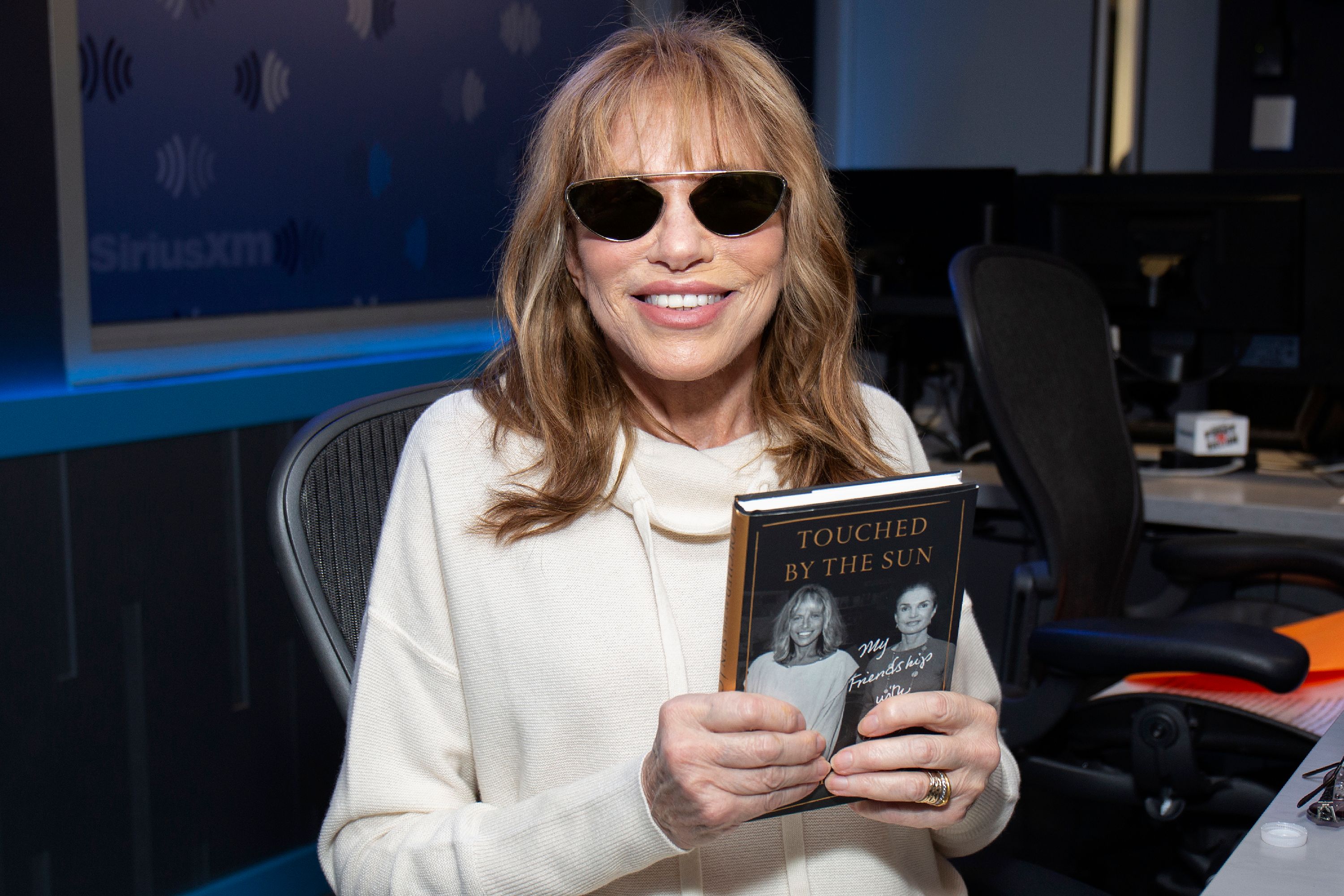 Source-feed image associated with Carly Simon Readies First Album of Original Songs Since 2008