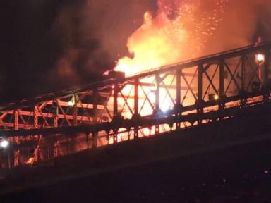 Source-feed image associated with Fire breaks out on Brooklyn Bridge during New York's fireworks show
