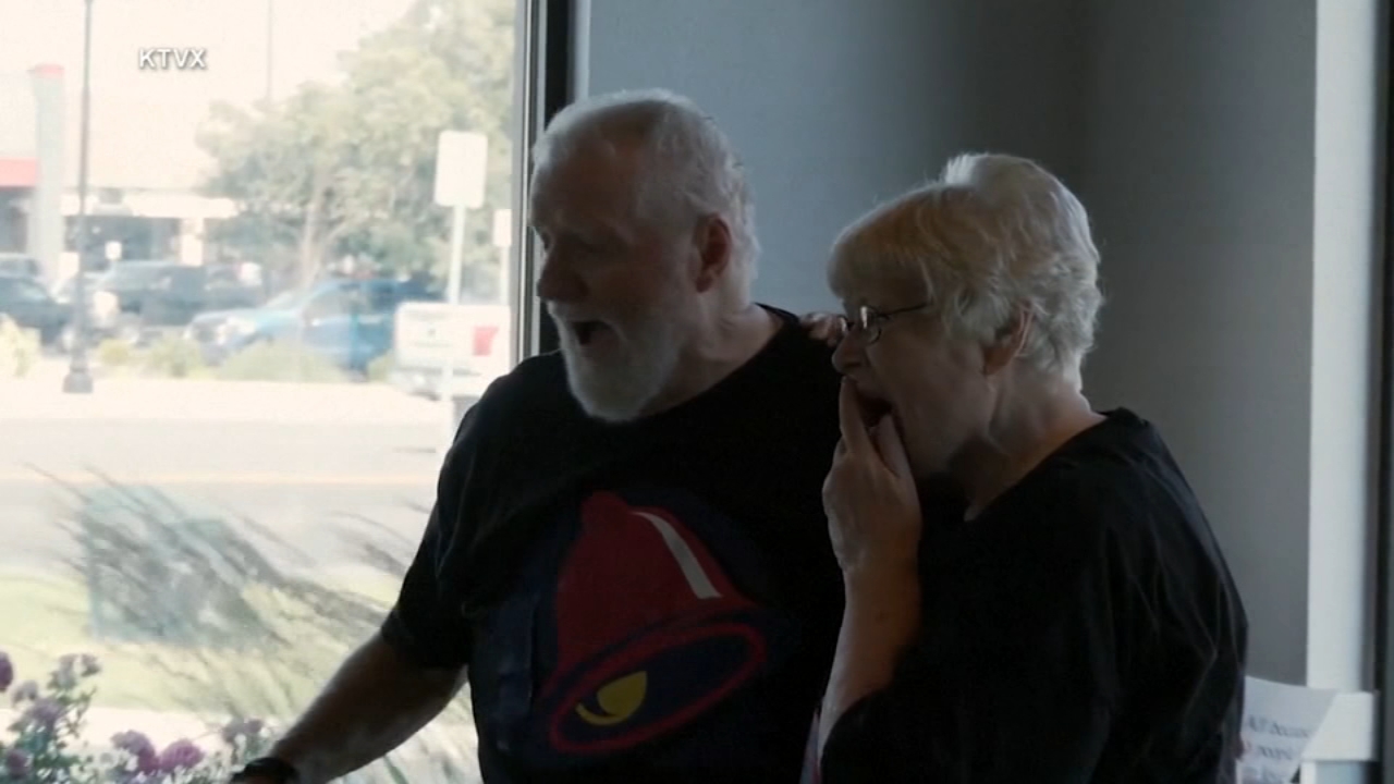 Source-feed image associated with 81-year-old Utah couple says 'I do' again at Taco Bell, earns free lunch for life