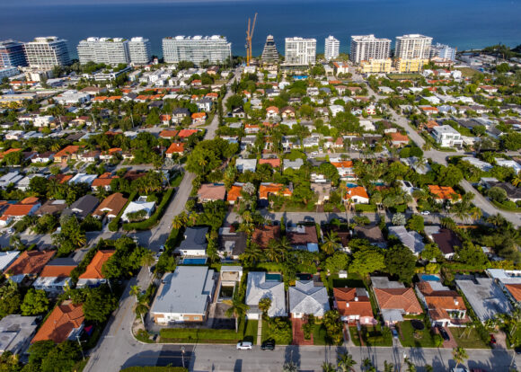 Source-feed image associated with Florida Home Sellers Cutting Prices Adds to Pressure on Lennar