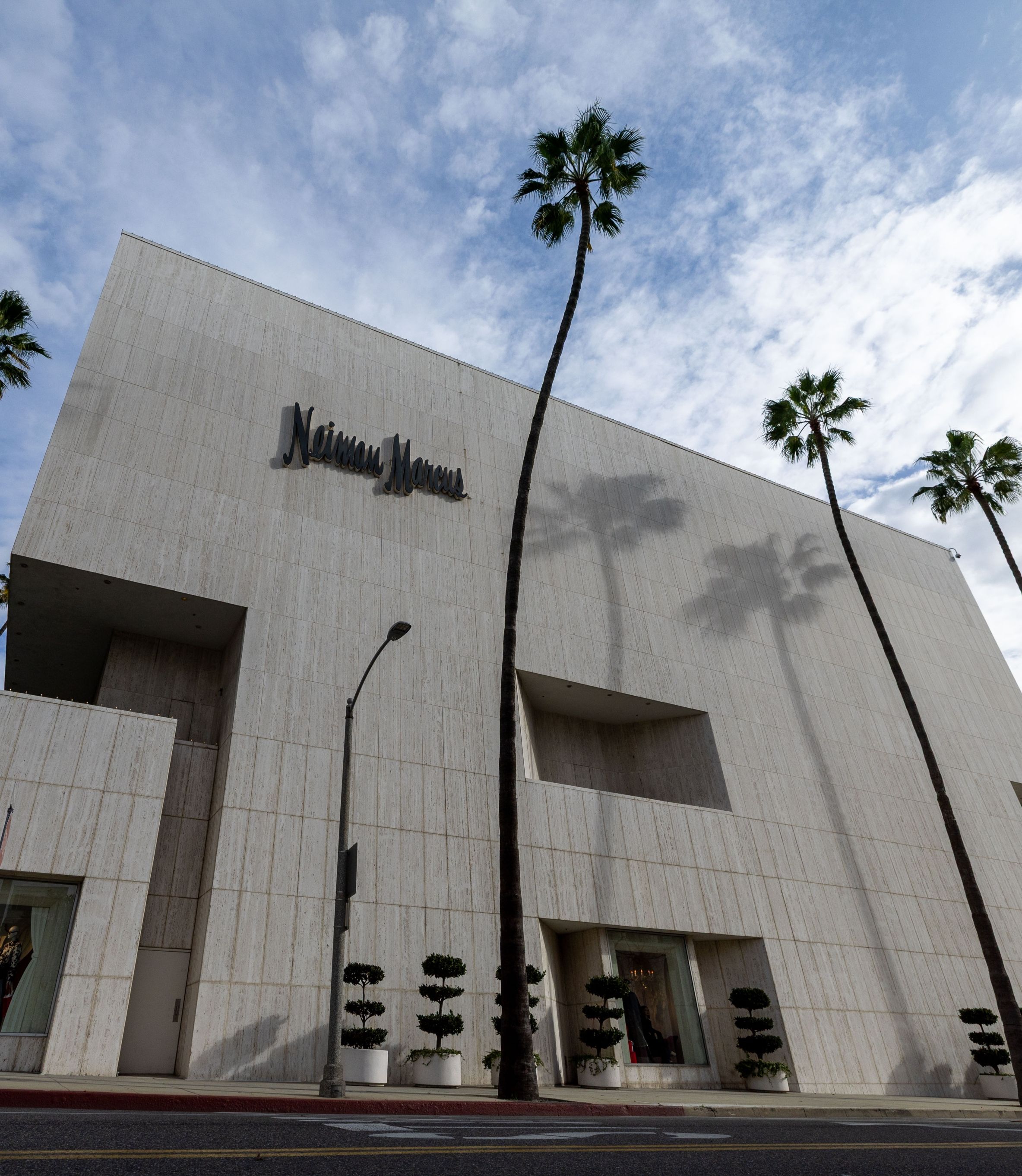 Source-feed image associated with Saks Global Exits Bankruptcy With a New Name
