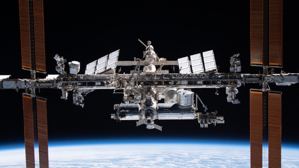Source-feed image associated with NASA sure seems to be asking an awful lot of private space stations
