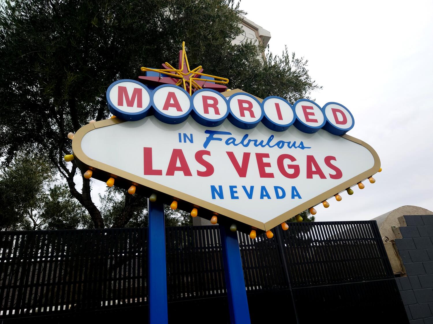 Source-feed image associated with She married multiple men in Las Vegas, some at the same time, police say. Was it for love or gambling money?