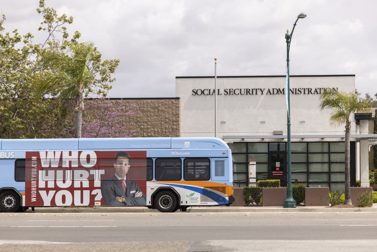 Source-feed image associated with Social Security union says it needs $3 billion and another 20,000 workers to fix long wait times and ‘ghost offices’