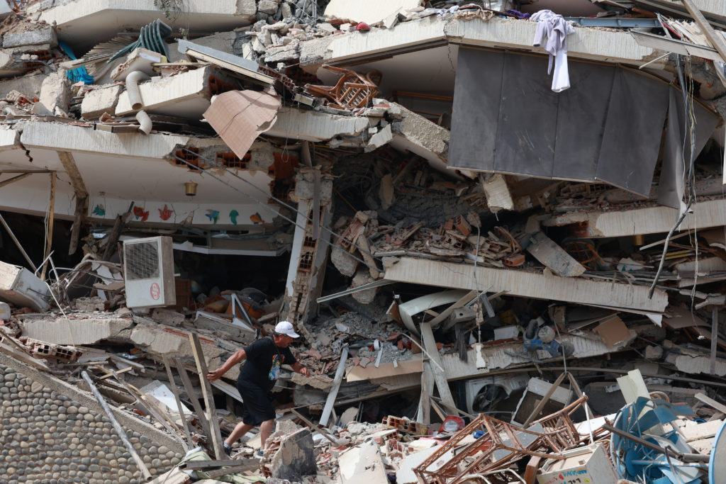 Source-feed image associated with Reporter in Caracas describes earthquake destruction and response in Venezuela
