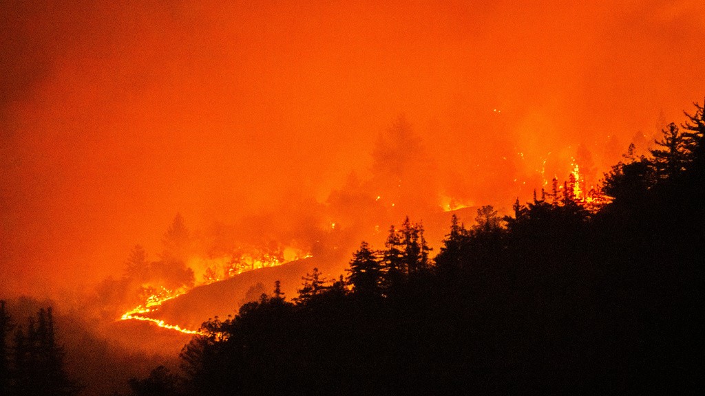 Source-feed image associated with Historic Big Sur businesses close again as 2 wildfires expand, force new evacuations