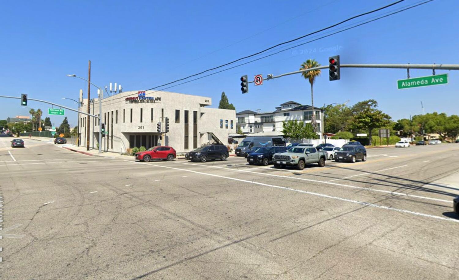 Source-feed image associated with E-motorcycle rider dies, another injured in collision with sedan in Burbank