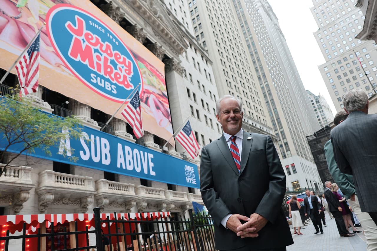 Source-feed image associated with Jersey Mike’s spent almost ‘zero dollars’ on digital marketing. That’s now changing.