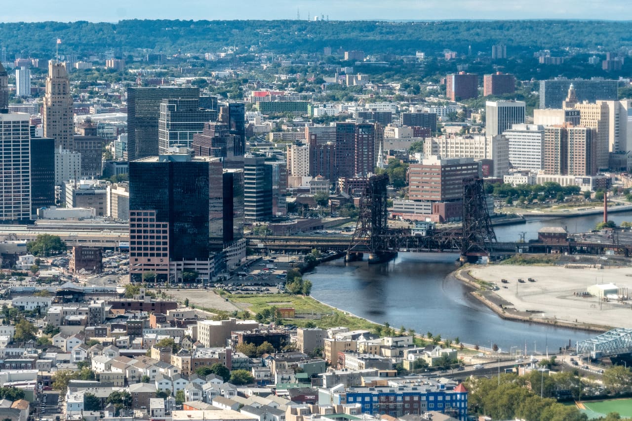 Source-feed image associated with The 10 most overvalued housing markets in America