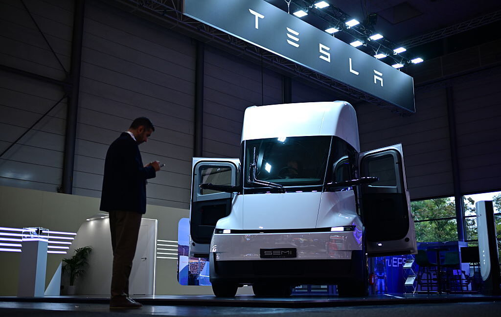 Image from linked report: Tesla’s big electric truck faces an even bigger infrastructure challenge