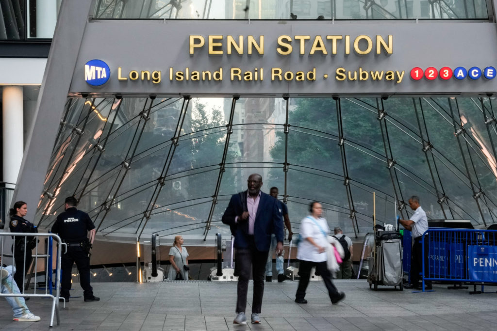 Source-feed image associated with New York's Penn Station to get $8 billion remodel with columns, sunlight and Trump's name