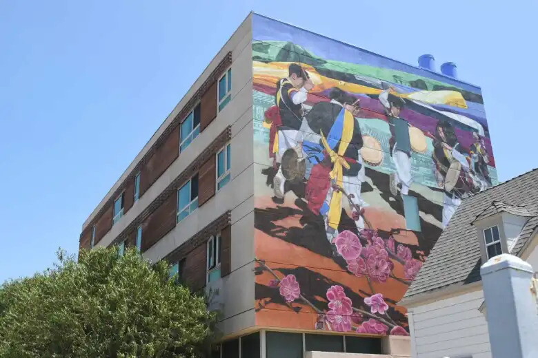 Source-feed image associated with Something was missing from Koreatown’s walls. This artist is trying to bring it back