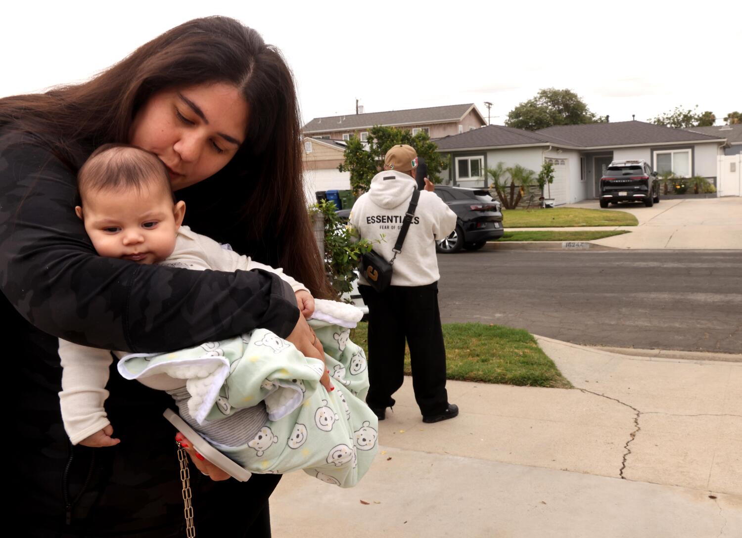 Source-feed image associated with Evidence suggests L.A. mom pulled trigger in murder-suicide that left 4 dead, including kids, sources say